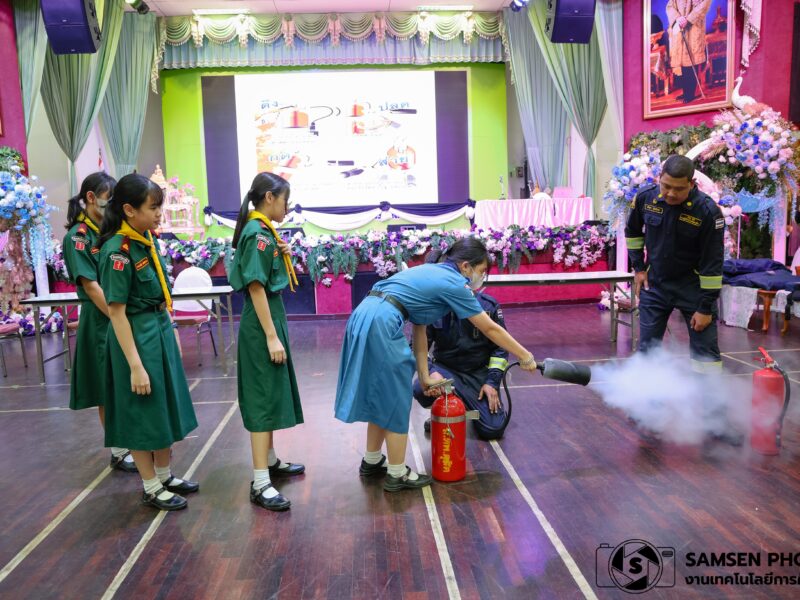 กิจกรรมอบรม การเอาตัวรอด กรณีเกิดอัคคีภัย ของนักเรียนชั้นมัธยมศึกษาปีที่ 1 โรงเรียนสามเสนวิทยาลัย โดนวิทยากรจาก สถานีดับเพลิงและกู้ภัยดุสิต วันอังคารที่ 2 ธันวาคม 2568