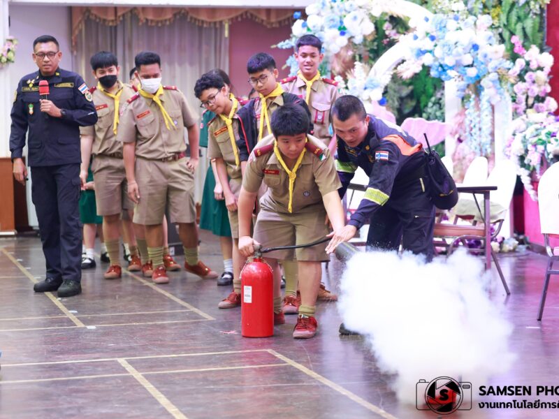 กิจกรรมอบรม การเอาตัวรอด กรณีเกิดอัคคีภัย ของนักเรียนชั้นมัธยมศึกษาปีที่ 2 โรงเรียนสามเสนวิทยาลัย โดนวิทยากรจาก สถานีดับเพลิงและกู้ภัยดุสิต วันพุธที่ 3 ธันวาคม 2568