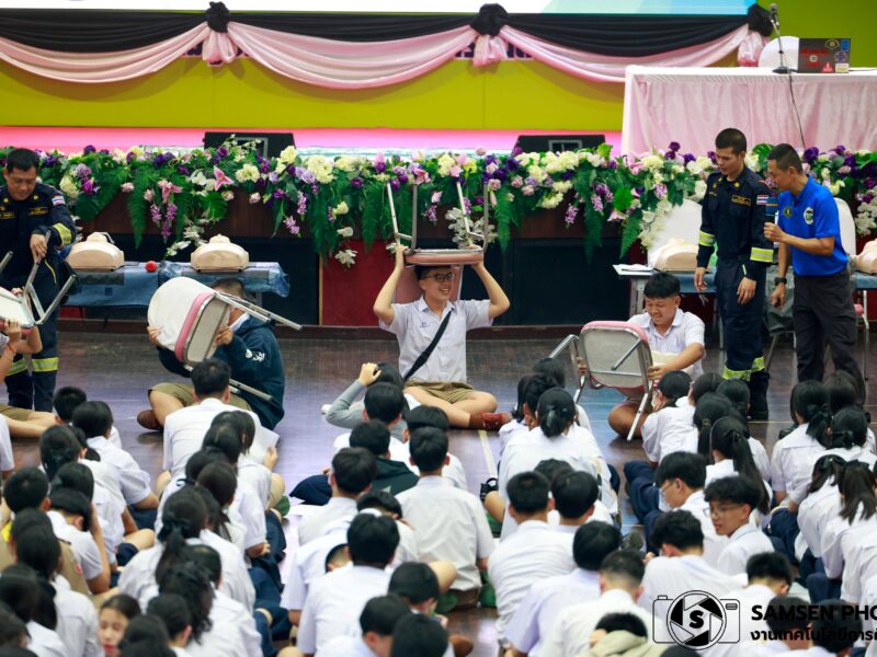 กิจกรรมอบรม การเอาตัวรอด กรณีเกิดอัคคีภัย ของนักเรียนชั้นมัธยมศึกษาปีที่ 3 โรงเรียนสามเสนวิทยาลัย โดนวิทยากรจาก สถานีดับเพลิงและกู้ภัยดุสิต วันพฤหัสบดีที่ 4 ธันวาคม 2568