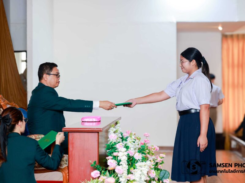 พิธีมอบประกาศนียบัตรแก่ผู้สำเร็จการศึกษา ปีการศึกษา 2568 ชั้นมัธยมศึกษาปีที่ 6 วันอังคารที่ 31 มีนาคม 2569