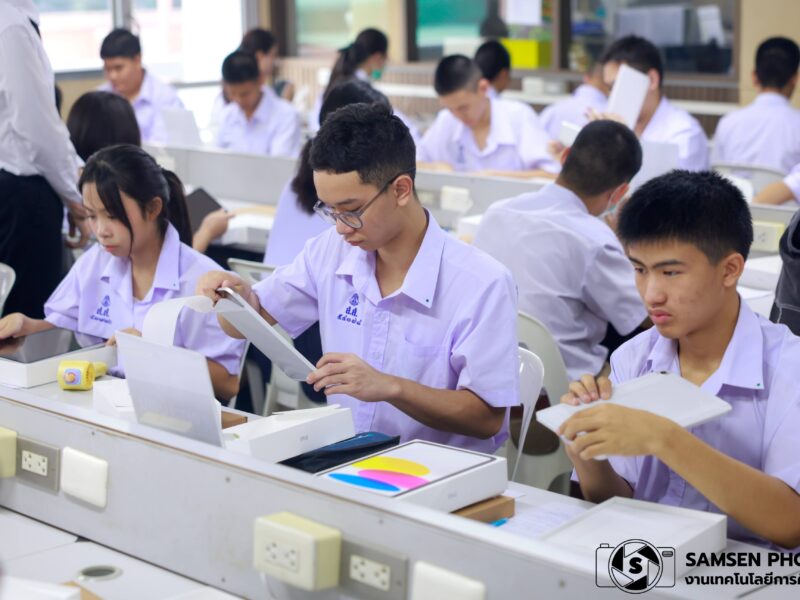 การมอบอุปกรณ์การเรียนการสอนสำหรับนักเรียน (iPad เพื่อการศึกษา) ภายใต้โครงการส่งเสริมการเรียนรู้ขั้นพื้นฐานทุกที่ทุกเวลา วันศุกร์ที่ 5 มิถุนายน 2569