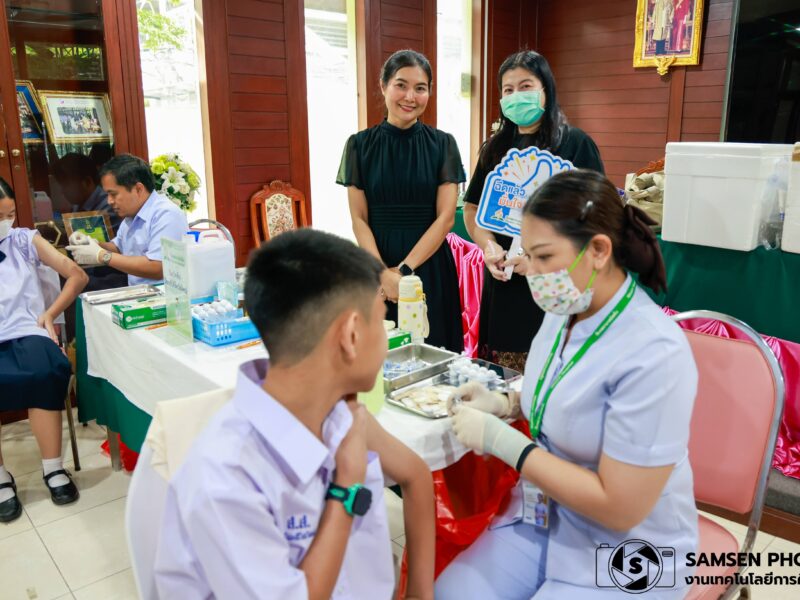 นักเรียนและบุคลากรโรงเรียนสามเสนวิทยาลัยเข้ารับบริการฉีดวัคซีนป้องกันไข้หวัดใหญ่ ชนิด 4 สายพันธุ์ (Cell – Based) โดยโรงพยาบาลมิชชั่น วันอังคารที่ 30 มิถุนายน พ.ศ. 2569 ณ ห้องบัวชมพู