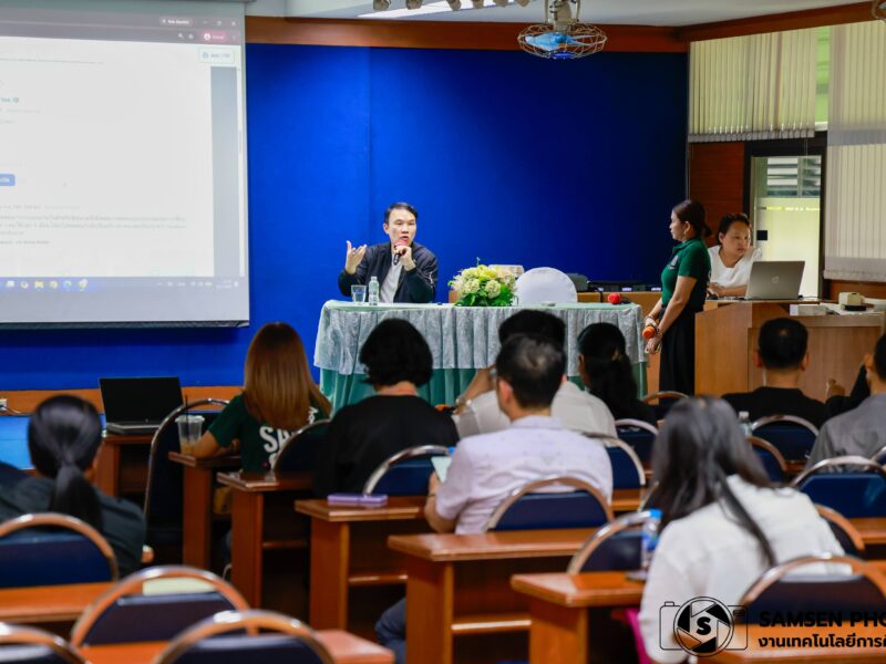 บรรยากาศกิจกรรมบรรยายพิเศษ  หัวข้อ “แนวทางการเตรียมความพร้อมสู่ระบบการคัดเลือกเข้าศึกษาต่อ TCAS70–71” โดย ดร.ชาลี เจริญลาภนพรัตน์ จัดโดย เครือข่ายผู้ปกครองโรงเรียนสามเสนวิทยาลัย วันพุธที่ 8 กรกฎาคม 2569 ณ ห้องทวีวิชา(โสตทัศนศึกษา)